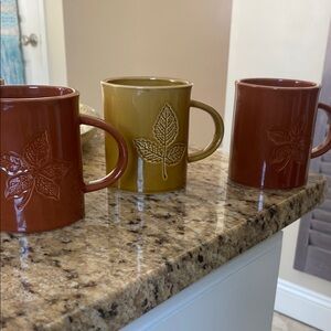 Leaf Embossed Ceramic Mug Set - Brown and Yellow